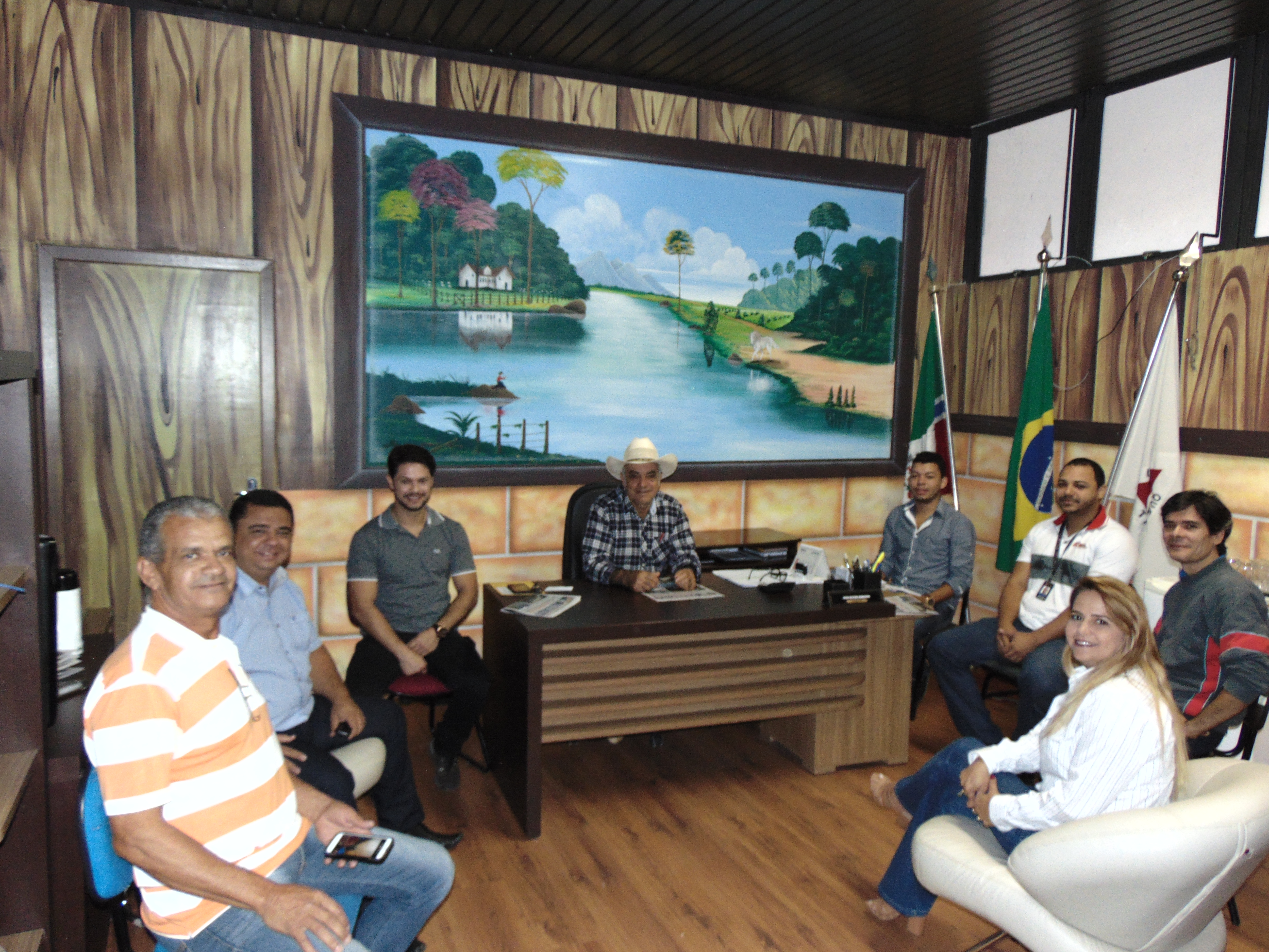 PREFEITURA MUNICIPAL DE MANTENA SE REÚNE DE FORMA INÉDITA COM IMPRENSA MANTENENSE.