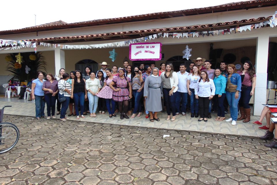 Secretaria Municipal de Assistência Social promove 1° Arraiá Intergeracional no Lar Santo Antônio em Mantena.