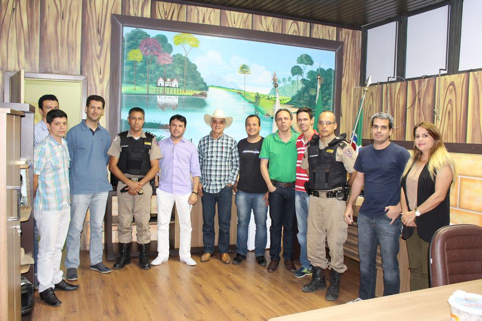 Prefeitura se reúne com membros do Conselho Municipal de Segurança Pública.