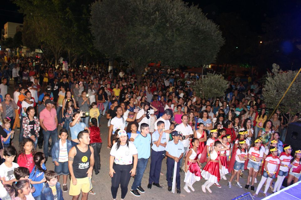 Secretaria de Educação e Cultura, da abertura a Semana Cívica de Mantena.