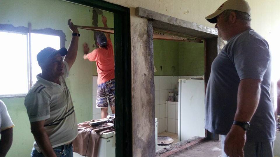 Prefeitura faz manutenção e reforma em escola municipal João XXlll, no Distrito de Santa Rita.