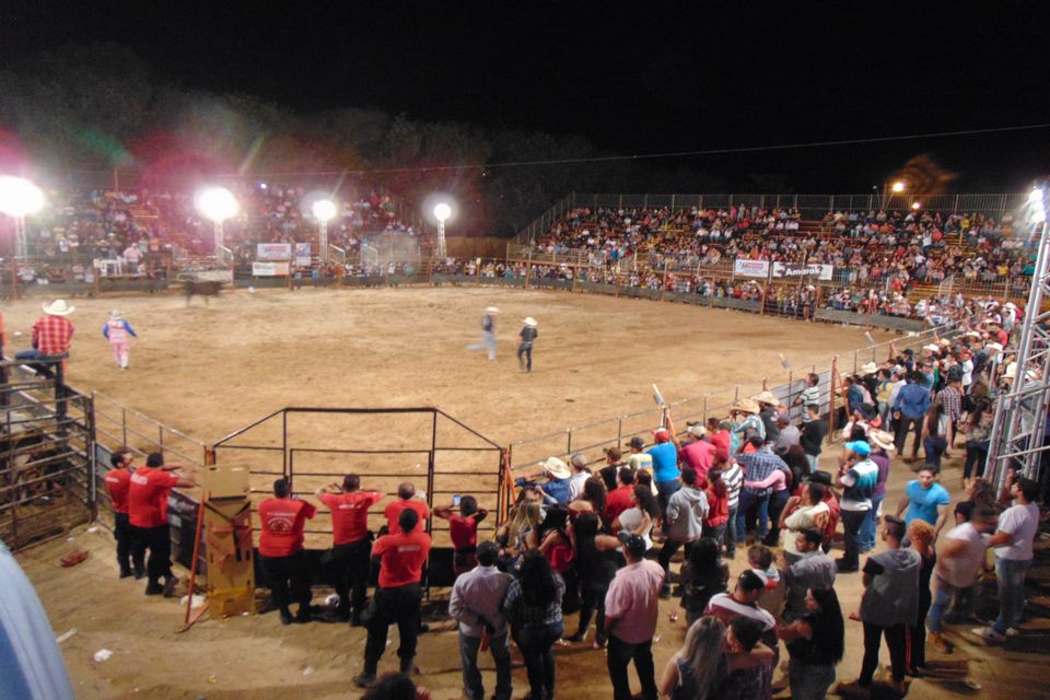 Primeiro Rodeio Show Industrial Rural de Mantena – Lote de fotos – Quinta-feira.