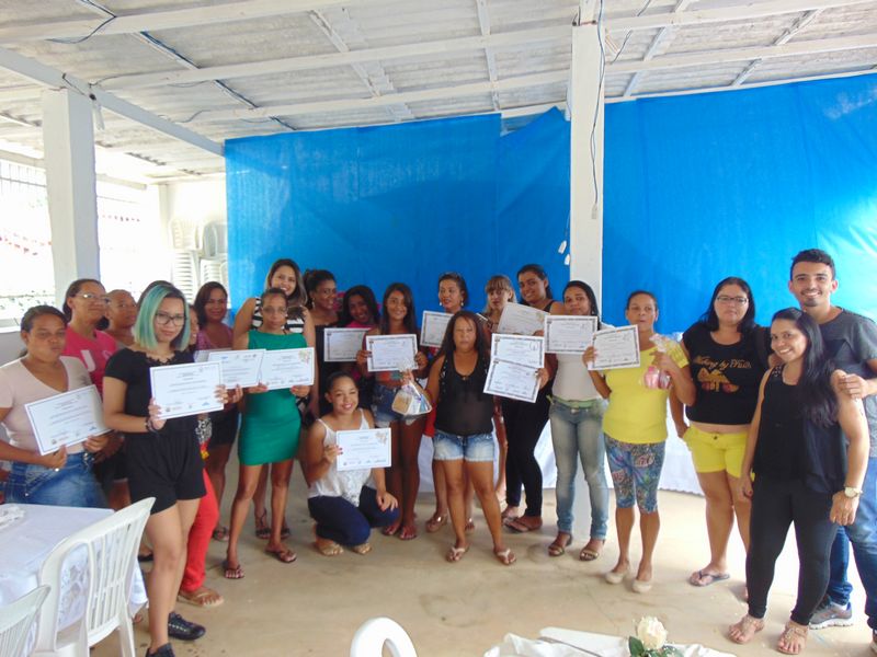 Secretaria Municipal de Assistência Social realiza entrega de 108 certificados de Cursos de Capacitação e Geração de Renda.