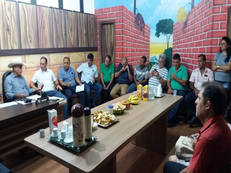 Prefeito recebe Deputado Federal Renzo Braz e anuncia empenho de recurso financeiro de 3 milhões de reais para Mantena