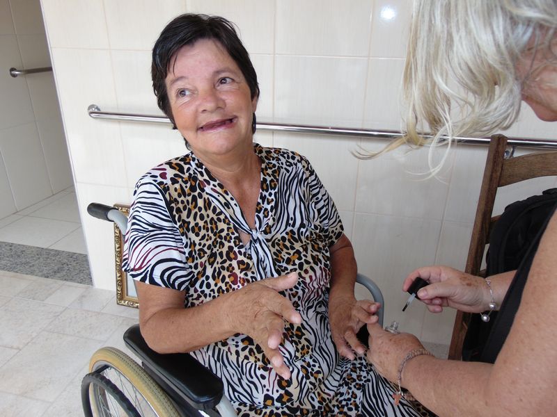 Secretaria de Cultura realiza “Tarde da Beleza” para idosos do Lar Santo Antônio