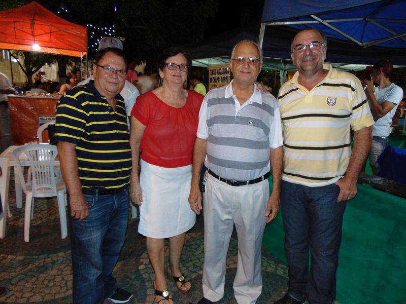 Secretário da Cultura Mauro Pereira visita estandes da Feira de Artesanato e Gastronomia de Mantena