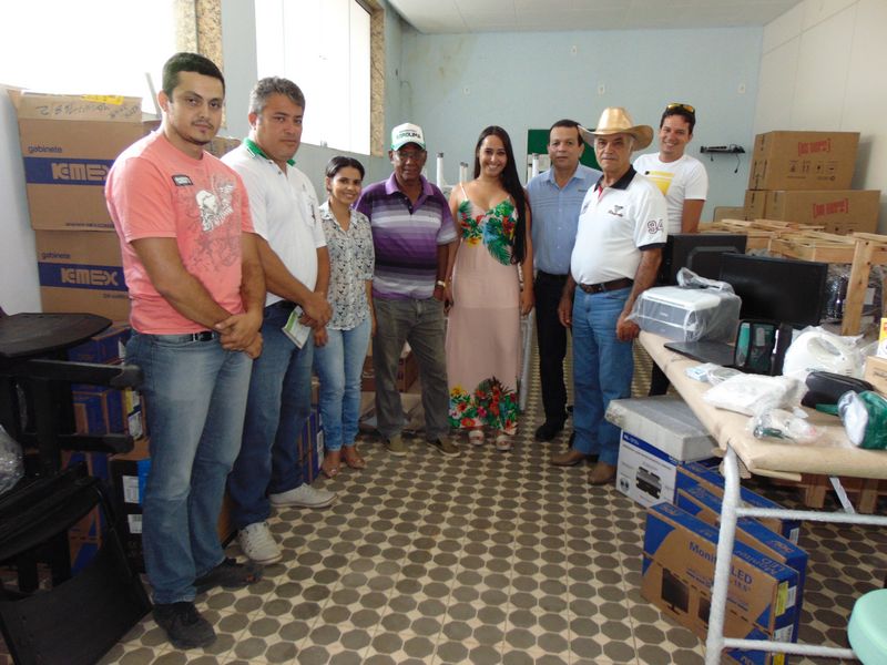 Prefeitura faz entrega de equipamentos e e mobiliários para Unidades de Saúde do município