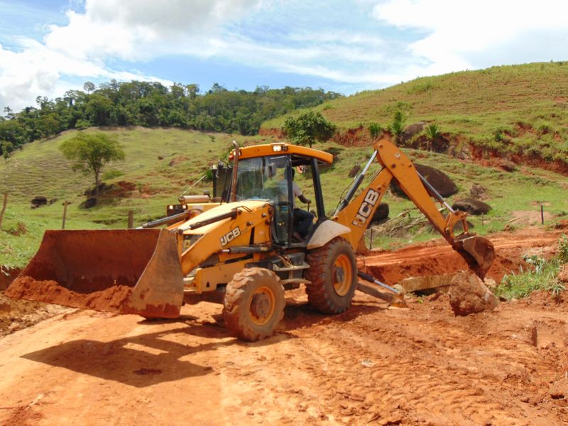 Secretaria de Obras e Serviços Urbanos intensifica patrolamento de estradas rurais e recuperação de pontes após as chuvas