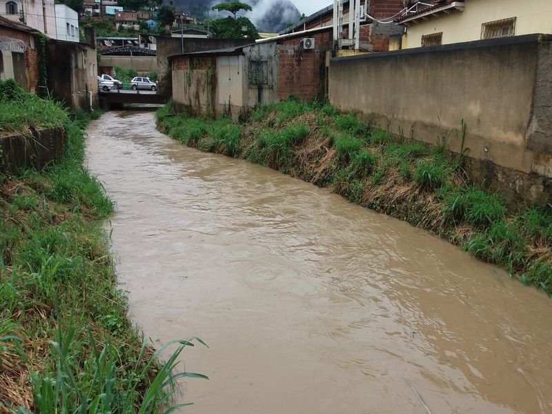 Desassoreamento realizado pela Prefeitura nos rios em Mantena apresentam excelentes  resultados
