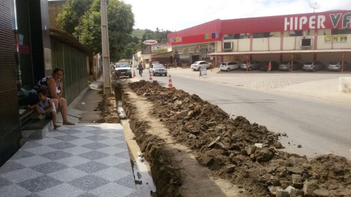 Prefeitura e SAAE realizam obras de contenção de alagamentos em Mantena