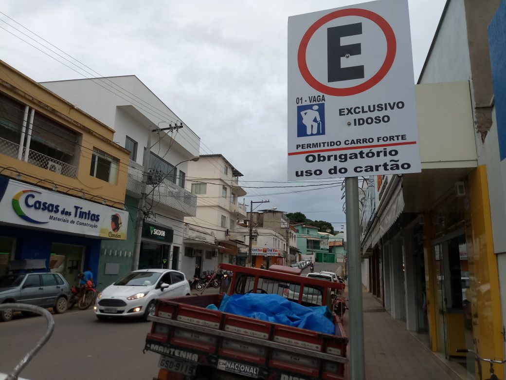 Secretaria Municipal de Trânsito garante direito de idosos e deficientes em estacionamentos exclusivos