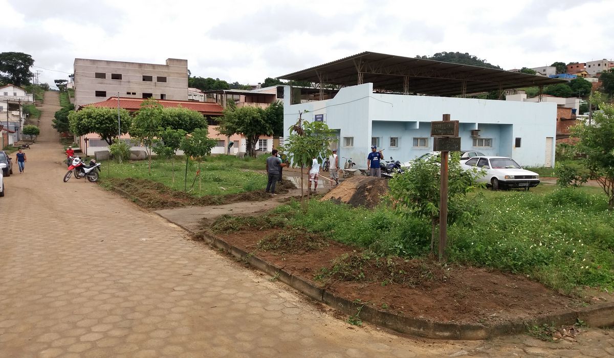 Prefeitura inicia obras de calçamento em torno do PSF do bairro Bela Vista em Mantena