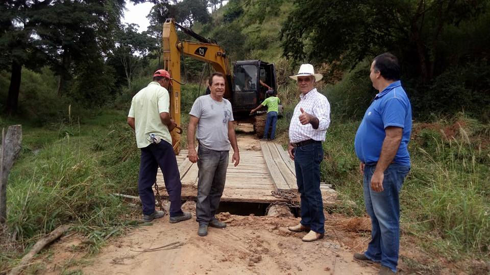 Prefeitura inicia construção de ponte de concreto no  Córrego Boa Vista
