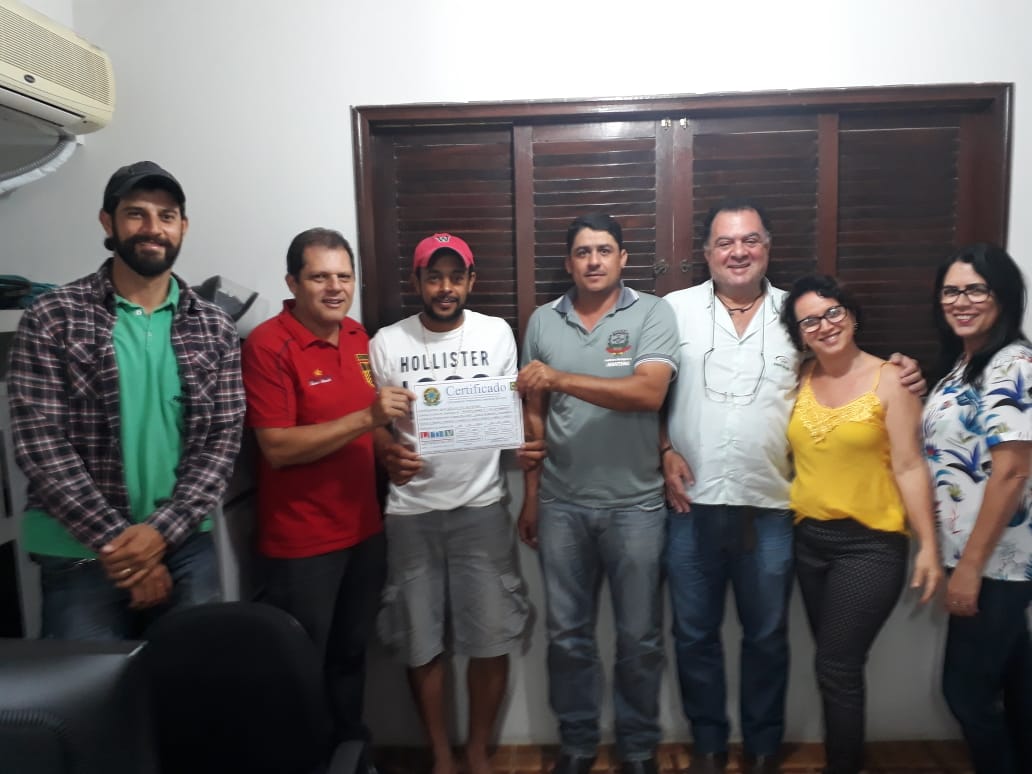 Secretaria Municipal de Agricultura realiza entrega de certificados do curso de Máquinas Pesadas