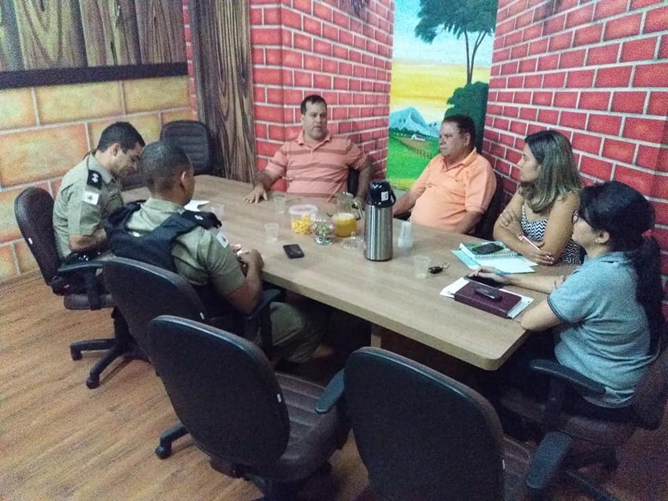 Comissão organizadora do 2ª Rodeio Show Industrial Rural de Mantena se reúne com PM para definir esquema de segurança