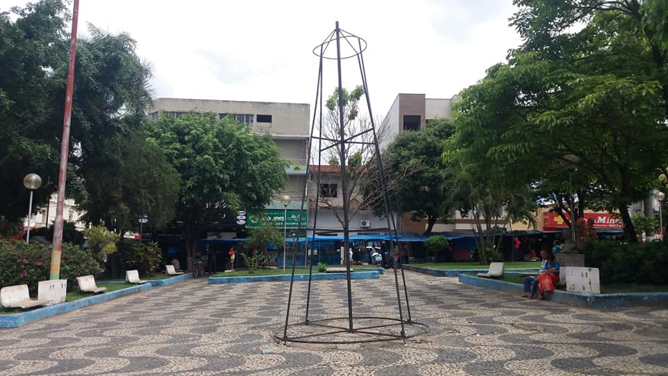 Prefeitura inicia instalação da decoração de Natal