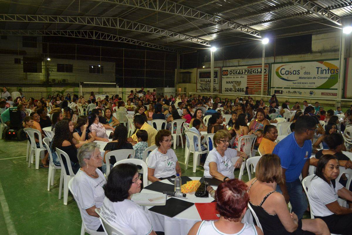 Secretaria de Assistência Social realizou a formatura dos alunos do curso de violão, flauta, corte e costura, cabeleireiro e informática