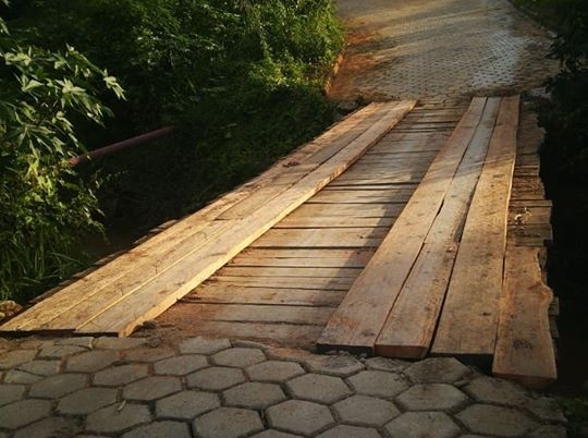 Prefeitura reconstrói ponte que liga o Bairro Vila Nova ao Loteamento Primavera 