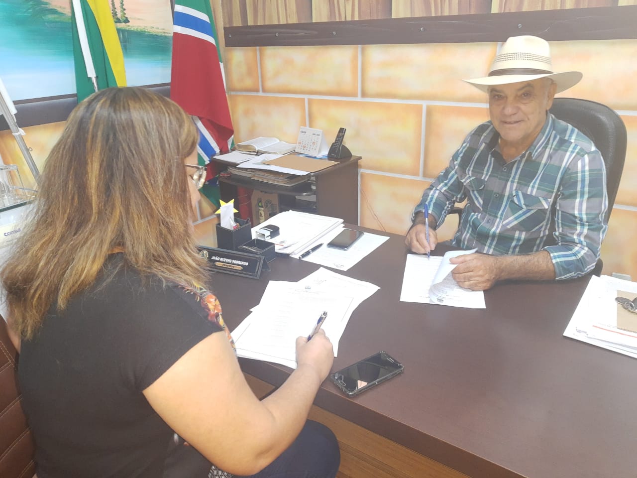 Prefeito João Rufino emite Decreto flexibilizando abertura do comércio local adotando medidas de segurança rígidas para todos. Confira.