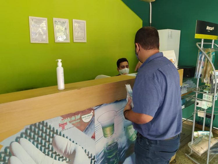 Prefeitura, CDL e empresários promovem ação de conscientização sobre a Covid-19 no comércio