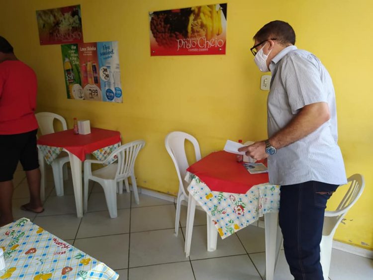Prefeitura, CDL e empresários promovem ação de conscientização sobre a Covid-19 no comércio