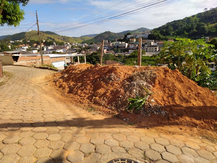 Prefeitura realiza mutirão de limpeza e melhorias em ruas do Bairro Prefeito Joel Garcia