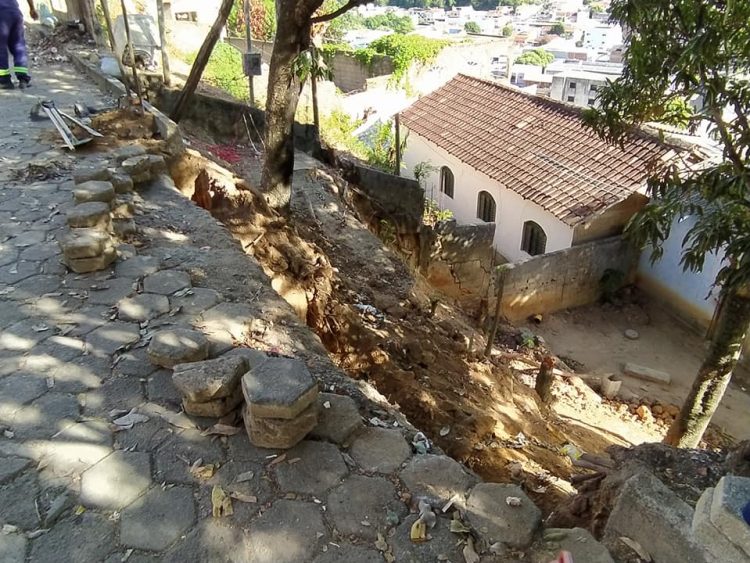 Prefeitura inicia obra de contenção na Rua C, no bairro Prefeito Joel Garcia
