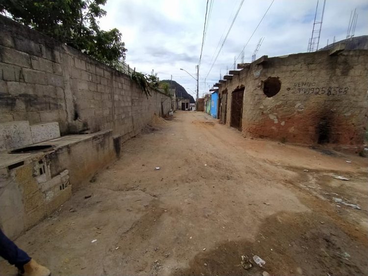 Prefeitura realiza mutirão de limpeza e melhorias em ruas do Bairro Prefeito Joel Garcia