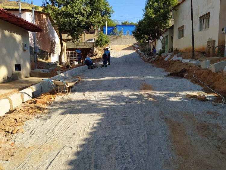 Prefeitura conclui calçamento da Rua Jussara e inicia obras nas Travessas Pedro Venâncio