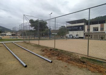 Prefeitura inicia instalação de refletores nas quadras da Praça de Recreação Edite Trindade