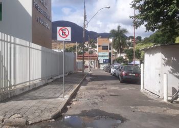Mudança no trânsito: Sentido de direção e estacionamento em frente a Igreja Matriz é alterado