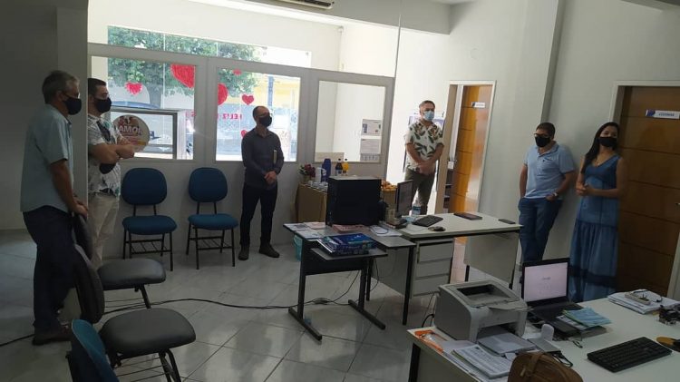 Prefeito João Rufino participa de entrega da reforma da CDL