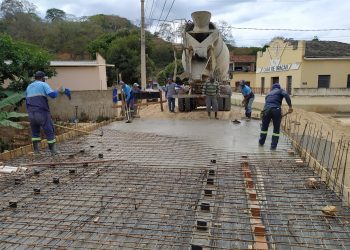 Prefeito João Rufino acompanha fase de concretagem da nova ponte no bairro Vila Nova