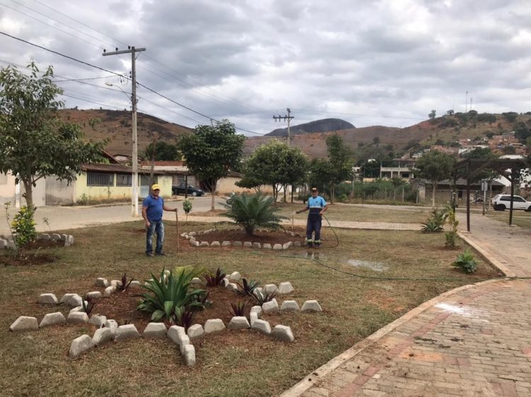 Secretaria de Meio Ambiente faz manutenção constante em praças