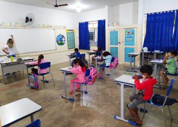 Alunos do 1º ao 9º ano da rede municipal de Mantena retomam às aulas presenciais