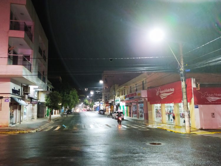 Avenida José Mol ganha nova iluminação em LED