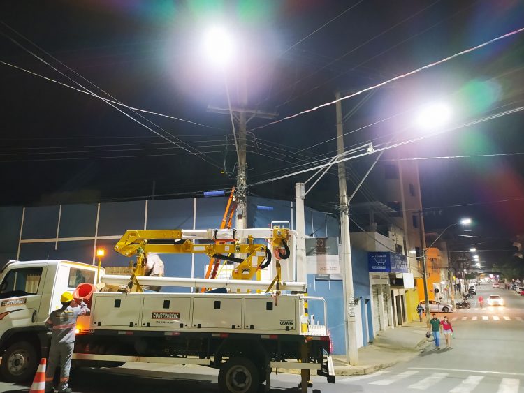 Avenida José Mol ganha nova iluminação em LED