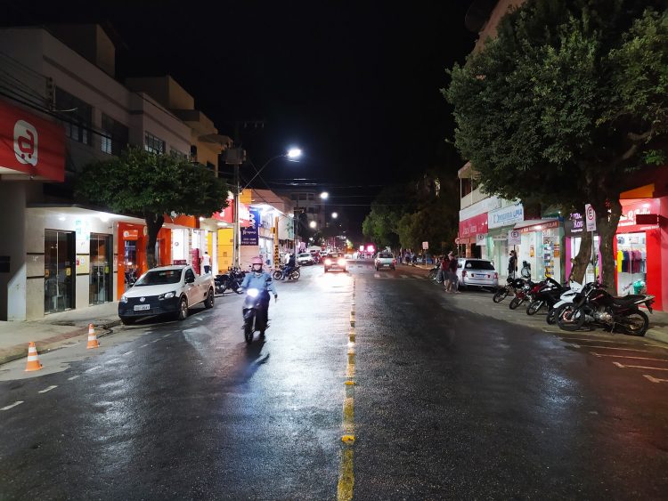 Avenida José Mol ganha nova iluminação em LED