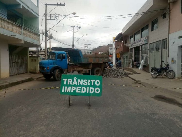 PREFEITURA INICIA CONSTRUÇÃO DE FAIXAS ELEVADAS NA RUA FREI INOCÊNCIO