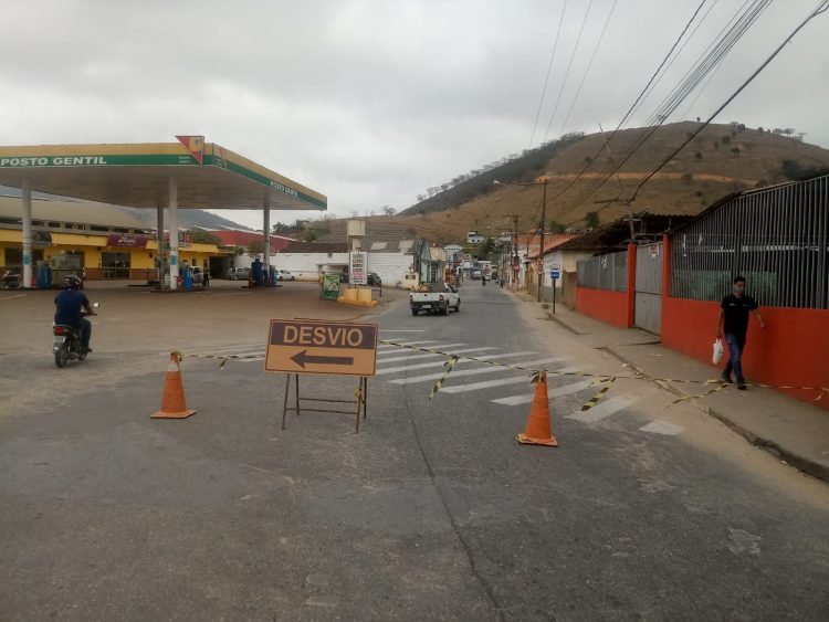 PREFEITURA INICIA CONSTRUÇÃO DE FAIXAS ELEVADAS NA RUA FREI INOCÊNCIO