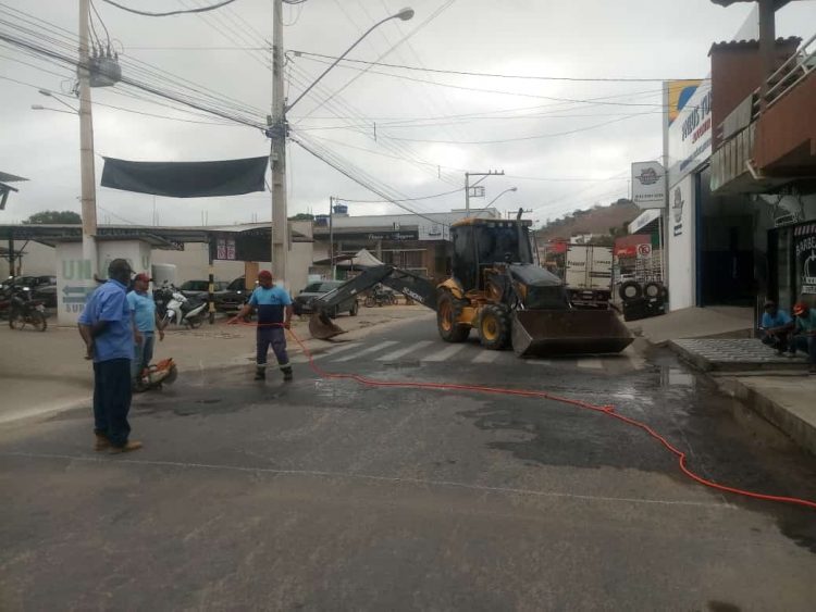 PREFEITURA INICIA CONSTRUÇÃO DE FAIXAS ELEVADAS NA RUA FREI INOCÊNCIO
