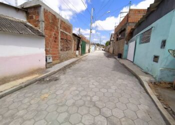 “Estávamos esperando há muitos anos”, diz moradora sobre o calçamento do Bairro Prefeito Joel Garcia