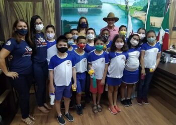 Prefeito João Rufino recebe visita de alunos do 3° ano do Centro Educacional Batista