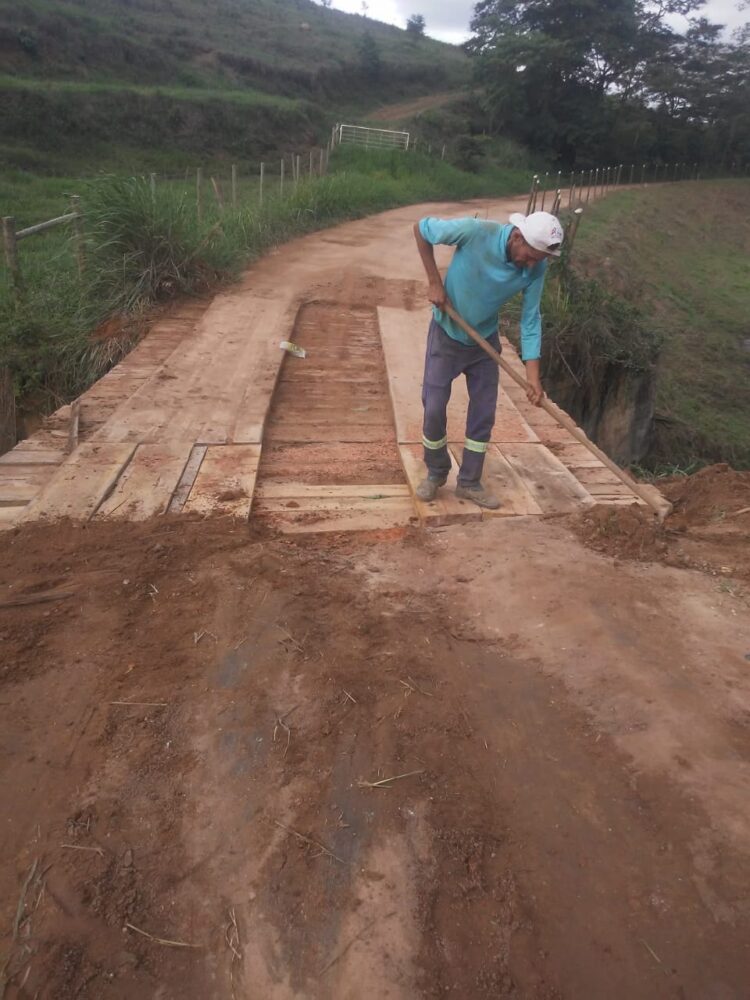 Prefeitura intensifica trabalho de recuperação de áreas afetadas pela chuva na zona urbana e rural
