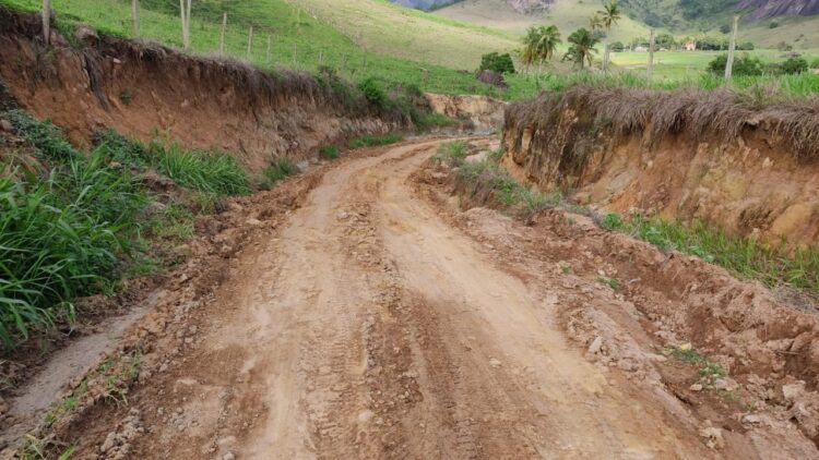 Prefeitura intensifica trabalho de recuperação de áreas afetadas pela chuva na zona urbana e rural