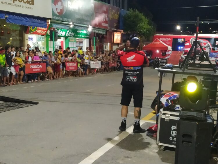 Equipe Força e Ação realiza show de manobras radicais em Mantena