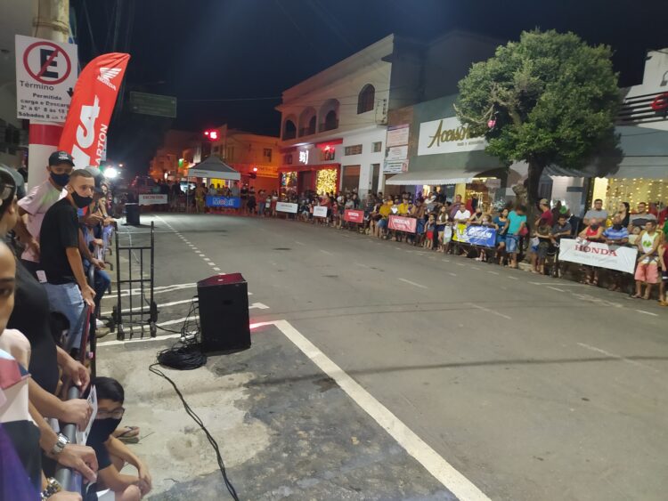 Equipe Força e Ação realiza show de manobras radicais em Mantena