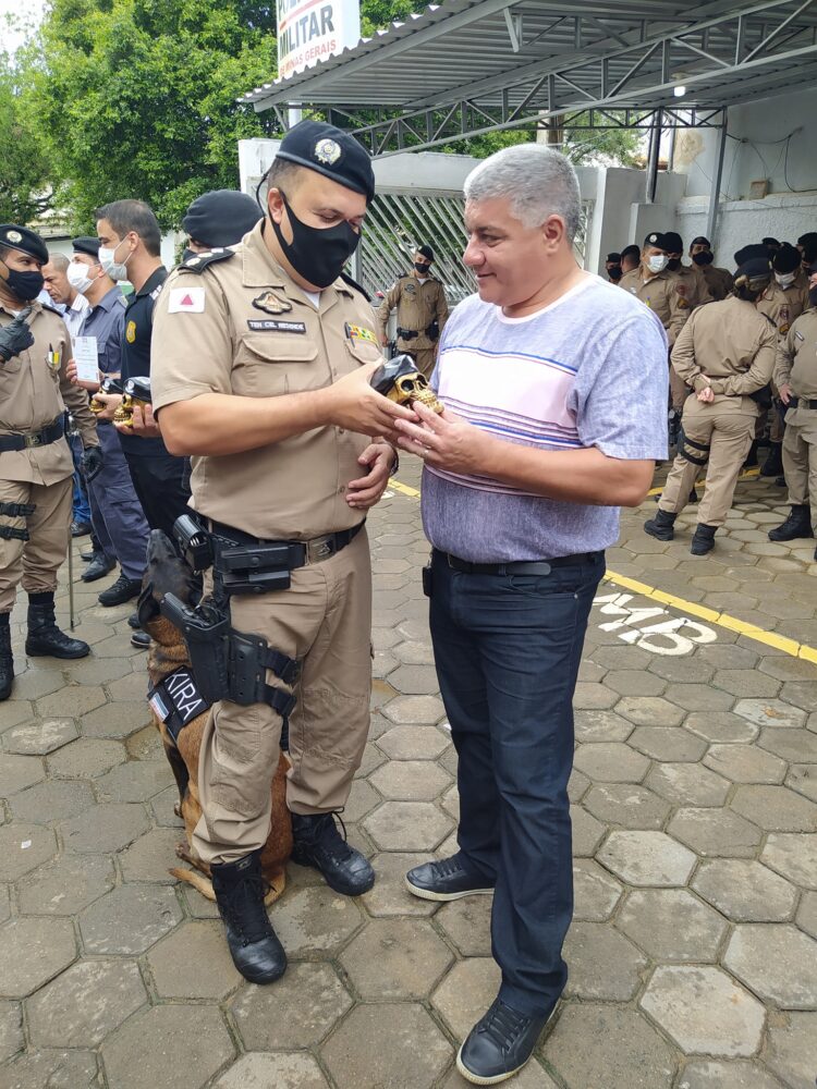 Prefeito João Rufino é homenageado pela Polícia Militar