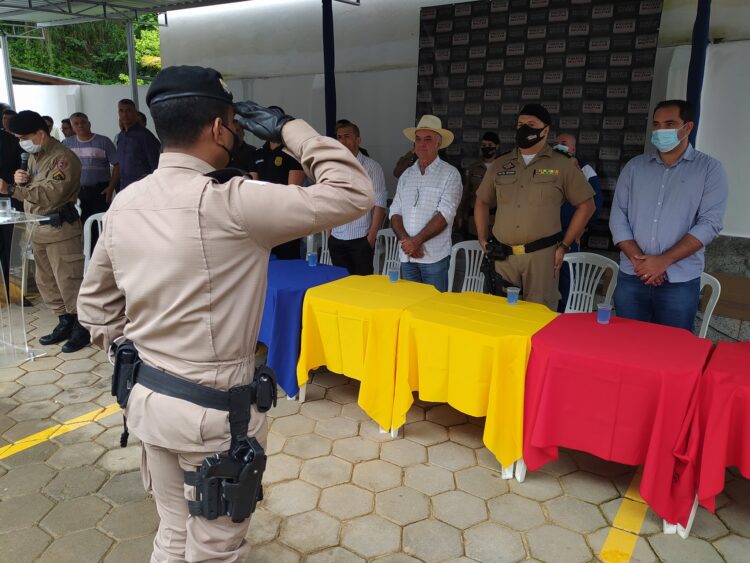 Prefeito João Rufino é homenageado pela Polícia Militar