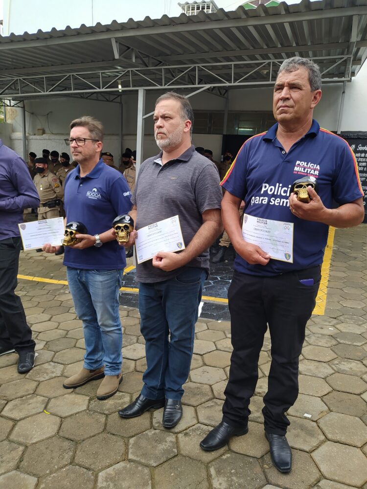 Prefeito João Rufino é homenageado pela Polícia Militar